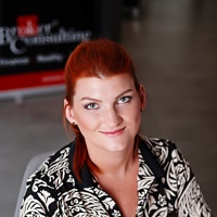 Finanční poradkyně Markéta Klimečková s tabletem